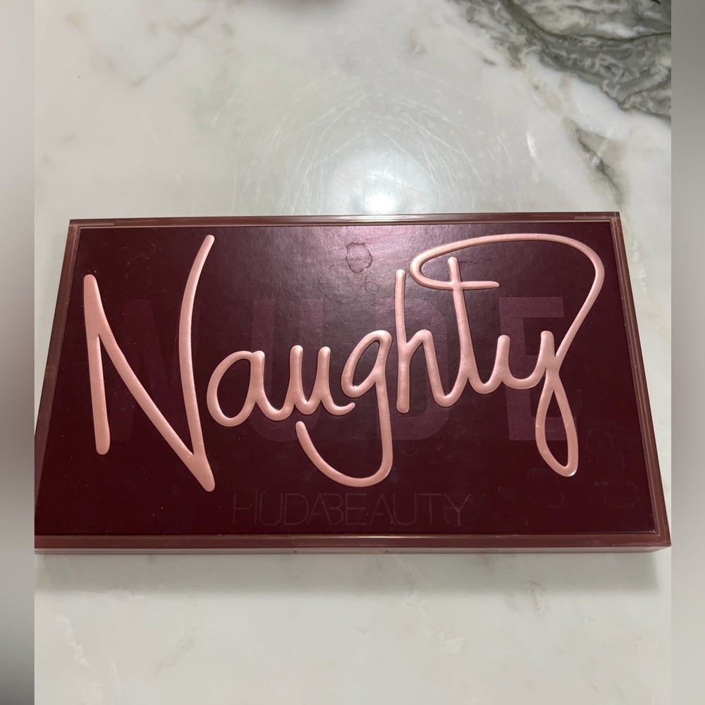 HUDA BEAUTY Naughty Eyeshadow Palette